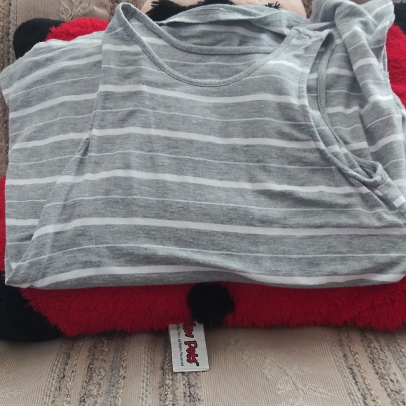 Tank tops 2 for $8 Final Price💙💙 - Picture 6 of 6